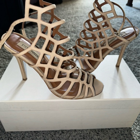 Heels - Picture 1 of 5